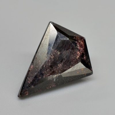 Manganovesuvianite-on-hausmannite-3.63-ct.jpg